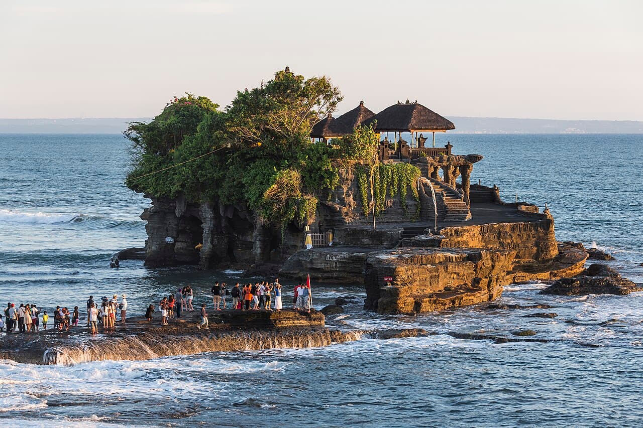 Tanah Lot Temple Bali 2026 — Visiting Tips, Sunset & Times