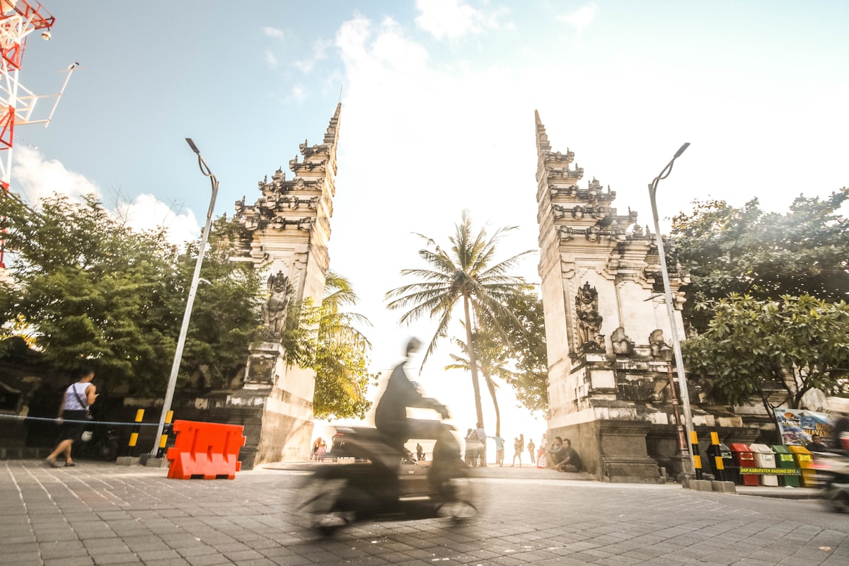 Location de Scooter à Bali 2026 : Prix, Permis et Sécurité par une Guide Certifiée